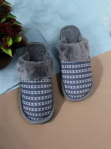 WOLVESDEN Women Self Design Room Slippers