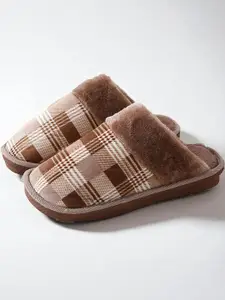 WOLVESDEN Women Checked Fur Room Slipper