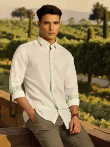 Louis Philippe Sport Men Solid Spread Collar Slim Fit Cotton Casual Shirt