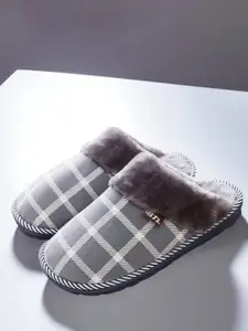 WOLVESDEN Women Printed Fur Room Slippers