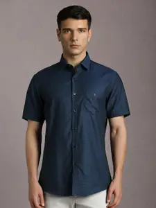 Louis Philippe Sport Men Textured Spread Collar Slim Fit Cotton Casual Shirt