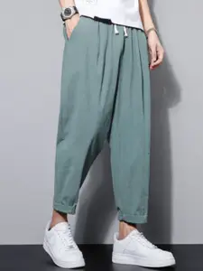 StyleCast x Revolte Men Relaxed Fit Mid-Rise Easy Wash Trousers