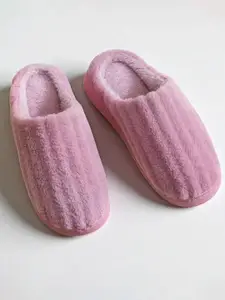 WOLVESDEN Women Room Slippers