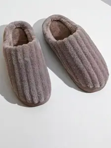 WOLVESDEN Women Self Design Slip-On Room Slippers