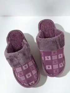 WOLVESDEN Women Printed Fur Room Slippers