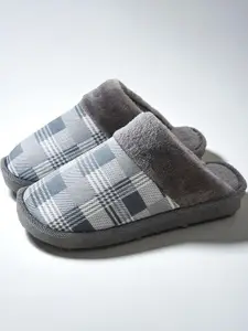 WOLVESDEN Women Slip-On