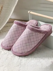 WOLVESDEN Women Slip-On Room Slipper