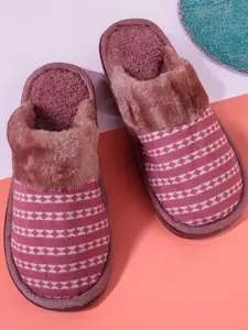 WOLVESDEN Women Self Design Winter Fur Room Slippers