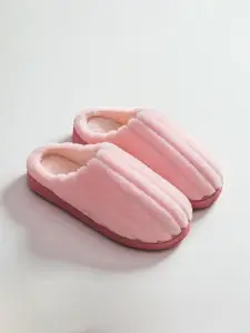 WOLVESDEN Women Room Slippers