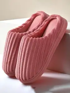 WOLVESDEN Women Fur Room Slippers