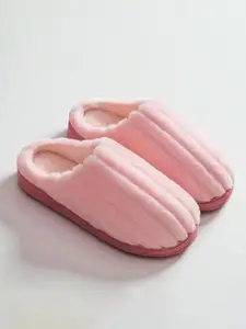 WOLVESDEN Women Room Slippers