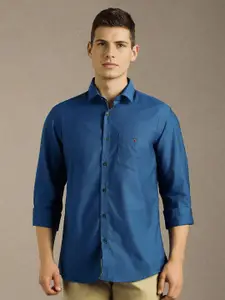Louis Philippe Sport Men Solid Spread Collar Pure Cotton Casual Shirt