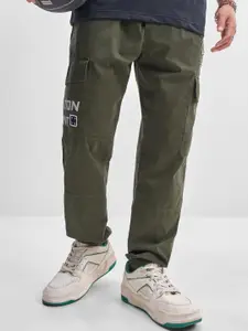 HIGHLANDER Men Printed  Relaxed Fit Mid-Rise Cotton Cargos Trousers