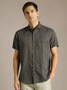 Louis Philippe Sport Slim Fit Floral Printed Short Sleeves Pure Cotton Shirt