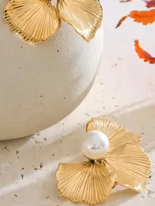 VAGHBHATT Gold-Plated Alloy Studs Earrings