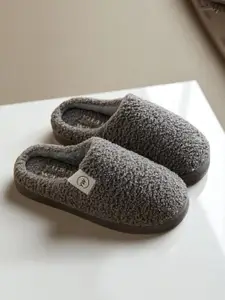 WOLVESDEN Women Slip-On