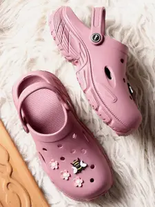 FLITE Women Self Design Clogs Flip Flops