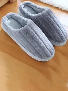 WOLVESDEN Women Self Design Room Slippers