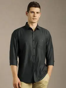 Louis Philippe Sport Men Solid Spread Collar Pure Cotton Casual Shirt