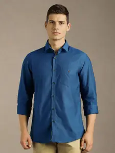 Louis Philippe Sport Men Solid Spread Collar Pure Cotton Casual Shirt