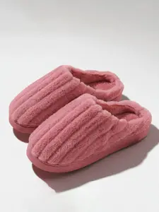 WOLVESDEN Women Self Design Flip Flops