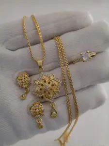 niva fashion Women Gold Plated Pendant & Earrings Set