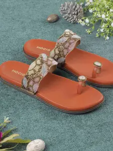 Mochi Women Embellished Ethnic One Toe Flats