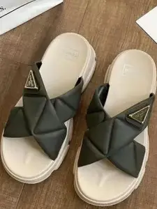 RIFOF Women Green Flip Flops