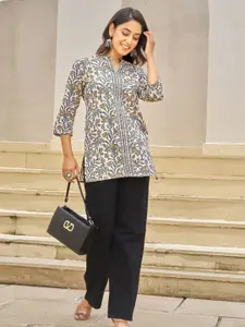 KALINI Women Floral Printed Kurti