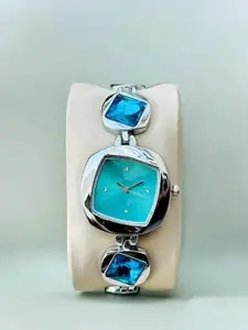 THE SHOPOHOLIC Women Embellished Stainless Steel Straps Analogue Watch LR-SILVER SKY