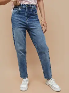 Fame Forever by Lifestyle Women Mid-Rise Mom Fit No Fade Jeans