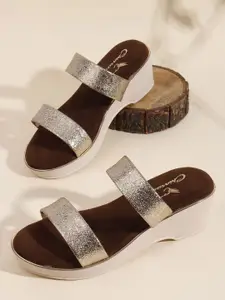 CHINRAAG Women Ethnic Synthetic Platform Sandals