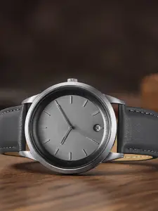 Titan Men Leather Straps Analogue Watch 1806SL13