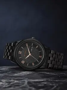 Titan Men Textured Dial & Stainless Steel Bracelet Style Straps Analogue Watch 1824NM01