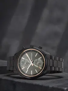 Titan Men Black Analogue Watch NM1733NM01