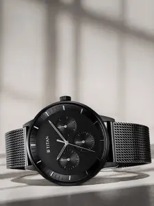 Titan Men Dial & Stainless Steel Bracelet Style Straps Analogue Watch 94006NM01