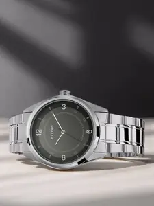 Titan Men Black Analogue Watch 1729SM03