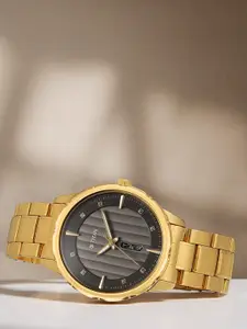 Titan Men Patterned Dial & Stainless Steel Bracelet Style Straps Analogue Watch 1875YM01