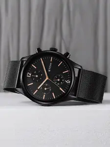 Titan Men Textured Dial & Stainless Steel Straps Analogue Watch 1805NM05