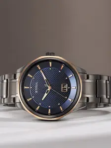 Titan Men Dial & Stainless Steel Bracelet Style Straps Analogue Watch-1829KM05