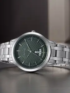 Titan Men Brass Dial & Stainless Steel Straps Analogue Watch 1825SM11