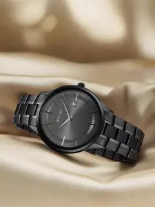 Titan Men Grey Dial & Gunmetal Toned Straps Analogue Watch 90142QM02