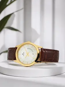 Titan Men Silver-Toned Analogue Watch NM1823YL01