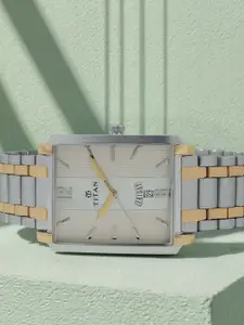 Titan Men Silver-Toned Dial Watch NH1506BM01