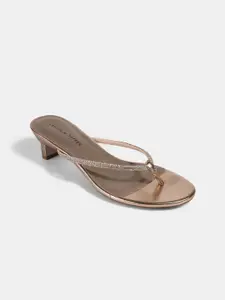 LEMON & PEPPER Women Embellished Kitten Block Sandals