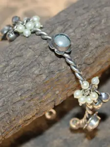 gurjari jewellers Women Silver Oxidised Silver-Plated Kada Bracelet