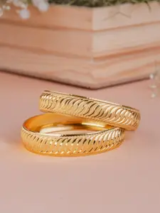 Zeraki Jewels Set Of 2 Gold Plated & Textured Bangle