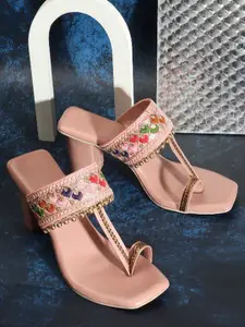 TWIN TOES Embellished Ethnic Block Sandals