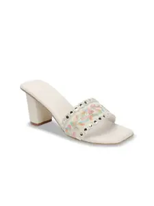 TWIN TOES Embellished Ethnic Block Sandals