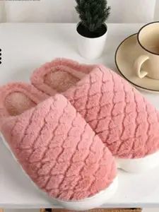 DRUNKEN Women Winter Self Design Pink Room Slippers